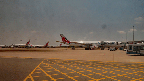 Planes-at-Colombo-Airport.gif