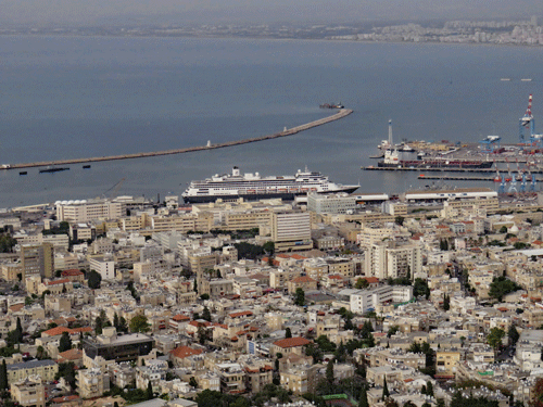 Ship-in-Haifa.gif